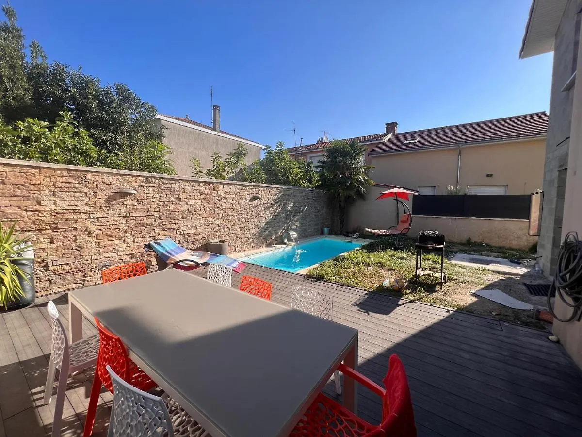 Maison Moderne Et Spacieuse Avec Piscine Villeurbanne France