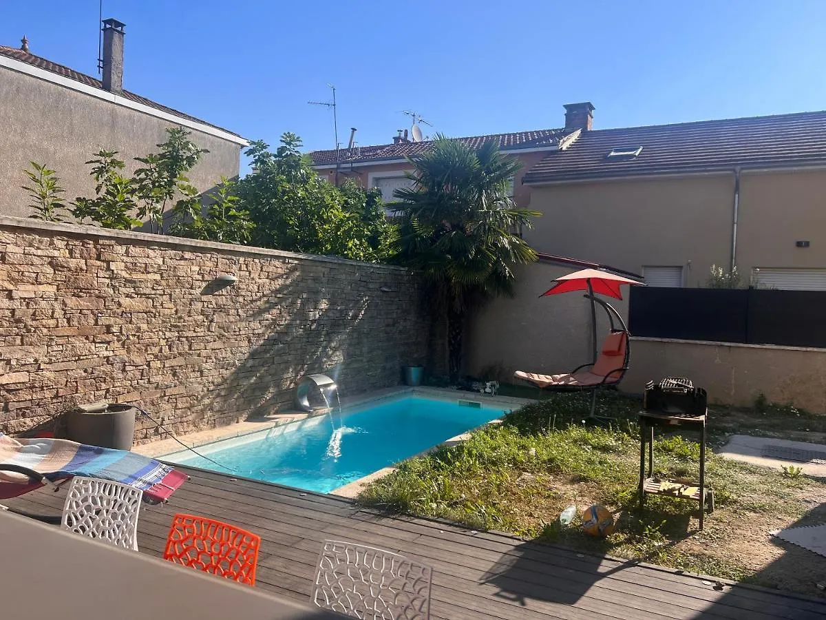 Maison Moderne Et Spacieuse Avec Piscine Villeurbanne France