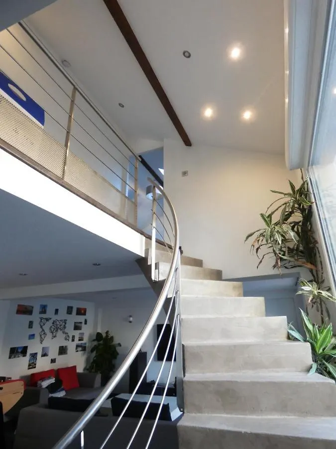 Maison Moderne Et Spacieuse Avec Piscine Villeurbanne