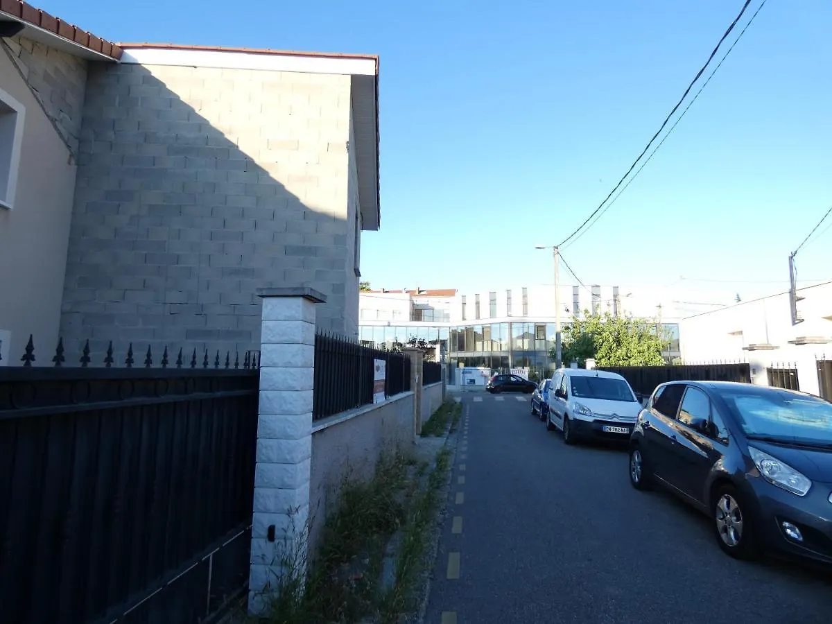Maison Moderne Et Spacieuse Avec Piscine Villeurbanne