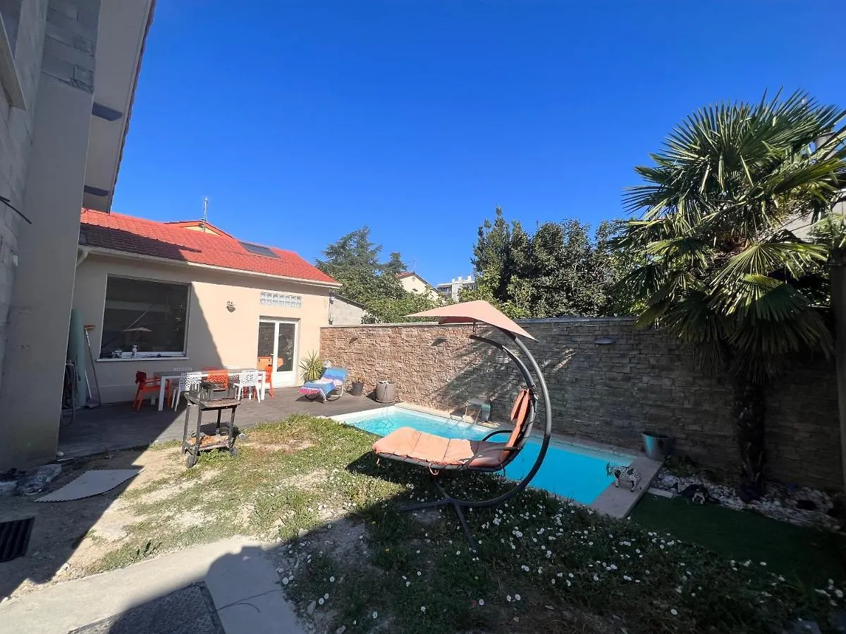 Villa Maison Moderne Et Spacieuse Avec Piscine Villeurbanne