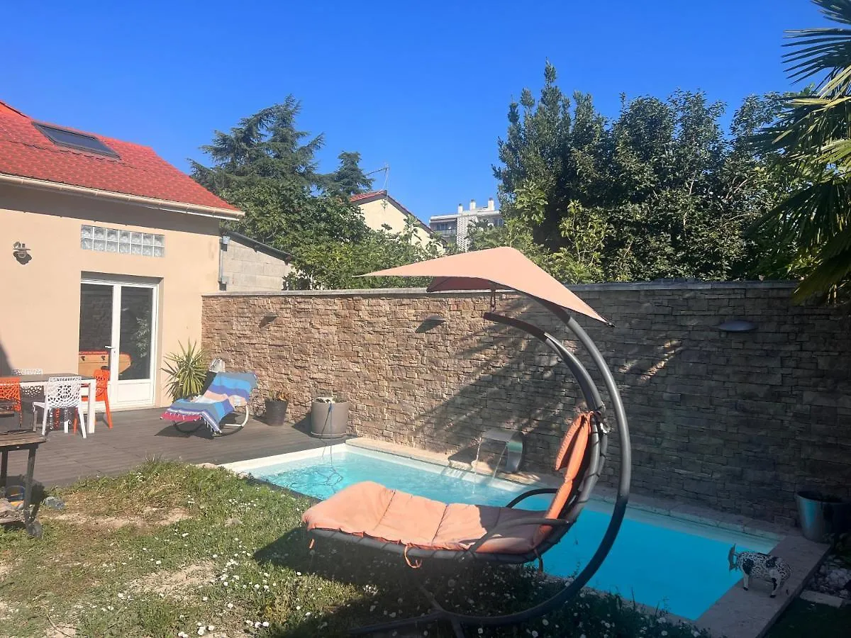 Maison Moderne Et Spacieuse Avec Piscine Villeurbanne 0*,